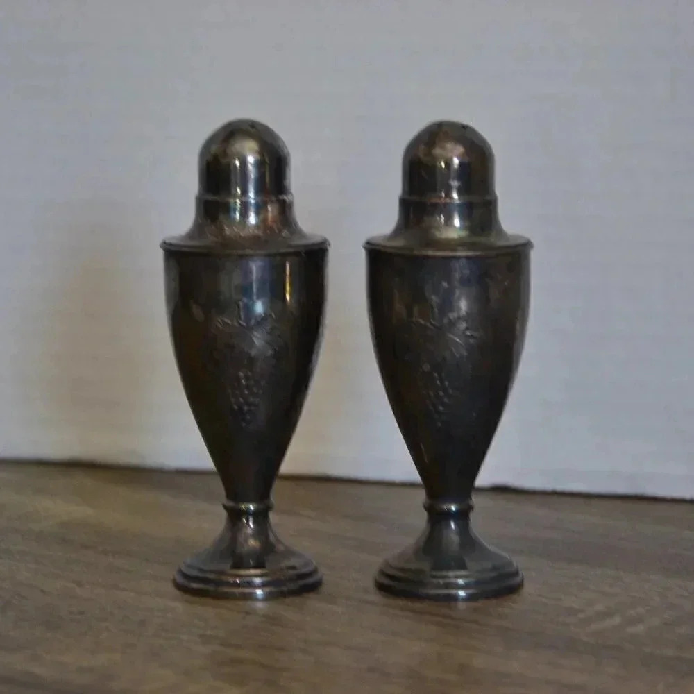 Vtg Viking Silverplate  Salt & Pepper shakers